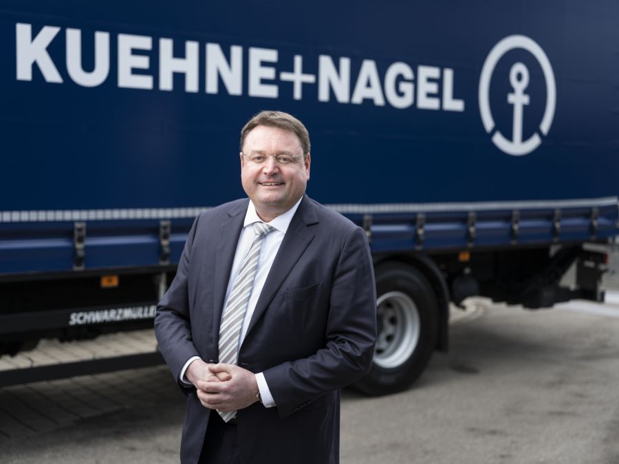 Je komplexer die Handels-Situation sei, desto mehr seien die Dienstleistungen seines Unternehmens gefragt, sagt er.