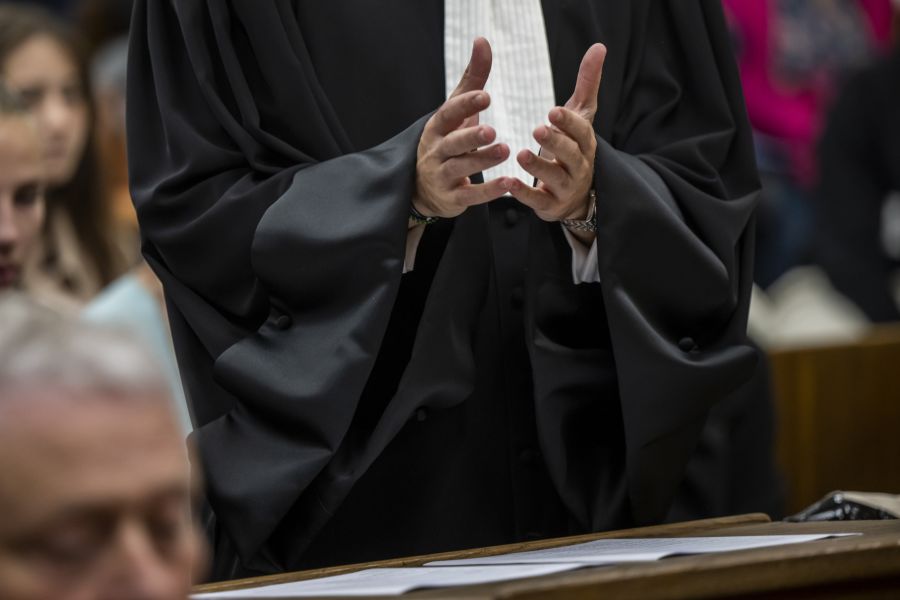 Trotz Kritik des Richters hält der Staatsanwalt an der Verfolgung fest. Er sieht im Fall eine Gefahr für die Zukunft.  (Symbolbild)