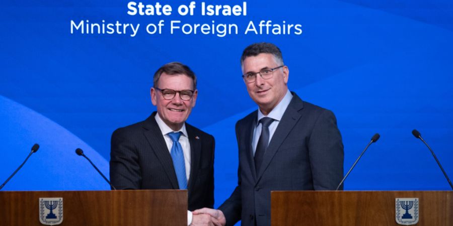 Deutschlands Außenminister Johann Wadephul (l) mit seinem israelischen Amtskollegen Gideon Saar. Foto: Oren Ben Hakoon/AP/dpa