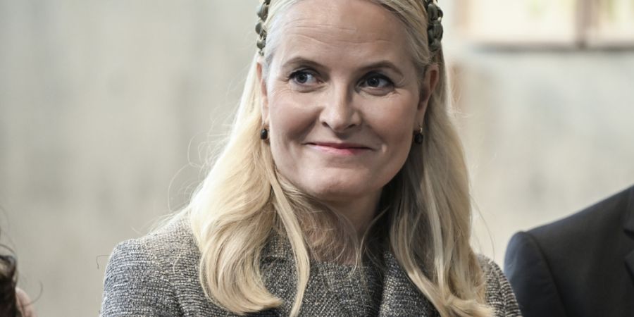 ARCHIV - Die norwegische Kronprinzessin Mette-Marit kommt zu einer Feier zum 25. Jubiläum der nordischen Botschaft. Foto: Jens Kalaene/dpa
