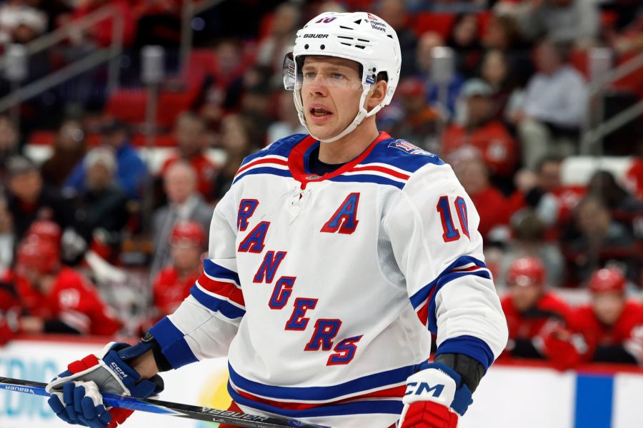 Artemi Panarin wird Fiala bei den Kings nun Konkurrenz machen.