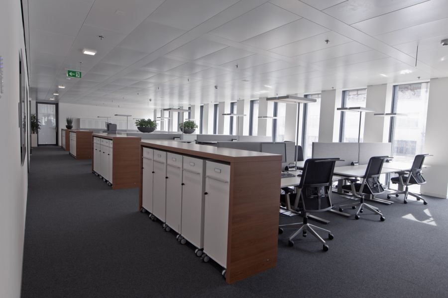 IT- und Backoffice-Jobs verschwinden, weil alte CS-Systeme abgeschaltet werden. (Symbolbild)