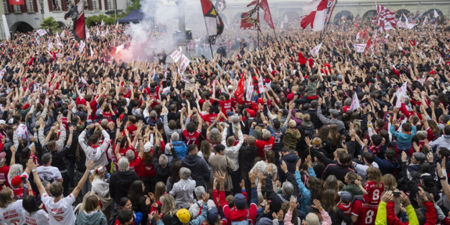 Riesige Freude Anfang Mai in Thun: Der heimische Fussballverein sicherte sich den Schweizer Meistertitel. (Archivbild)