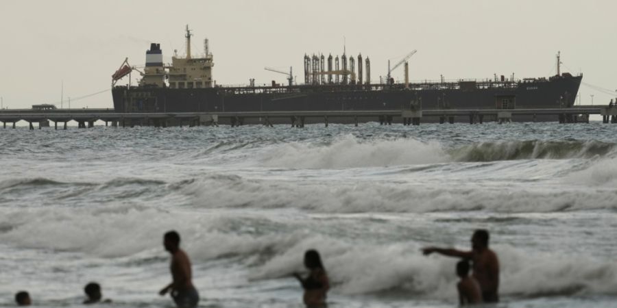 ARCHIV - Der Öltanker Evana liegt im Hafen von El Palito vor Anker. Foto: Matias Delacroix/AP/dpa