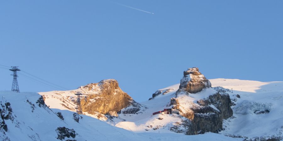 Der Felssturz im Titlis-Gebiet führte zur Sperrung einer Gondelbahn. Fachspezialisten analysieren die Situation vor Ort. (Archivbild)