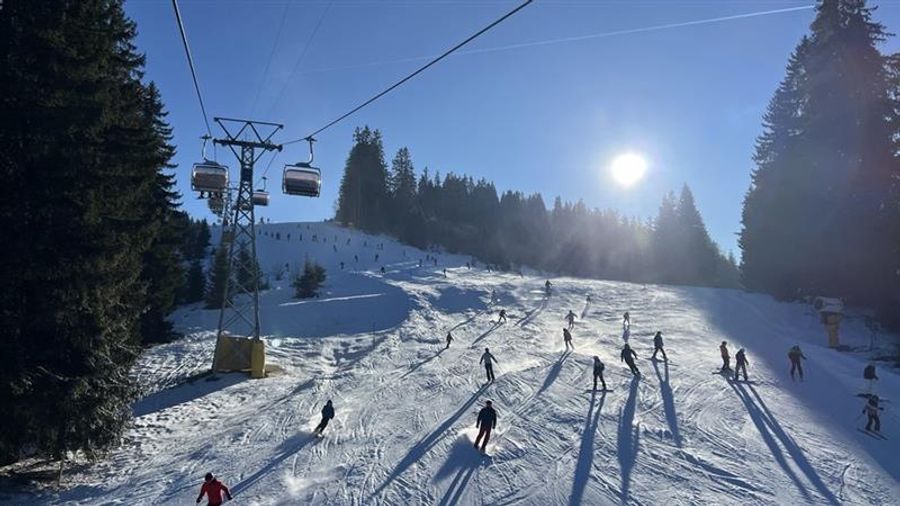Volle Skipisten in Gstaad BE dank schönem Wetter über die Festtage.