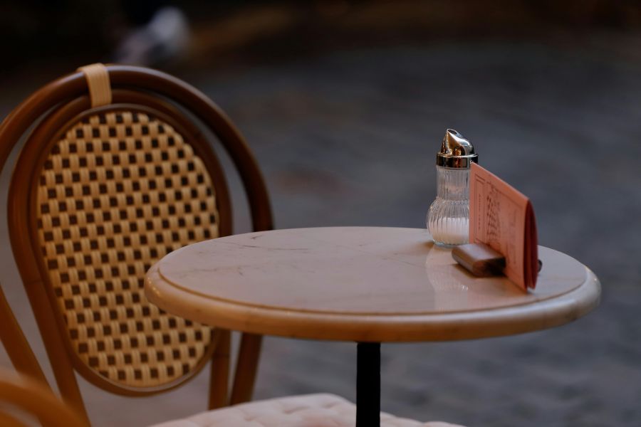 Der Zuschlag für den Konsum vor Ort galt in einer Filiale im Zürcher Hauptbahnhof und in der Filiale am Barfüsserplatz in Basel. (Symbolbild)