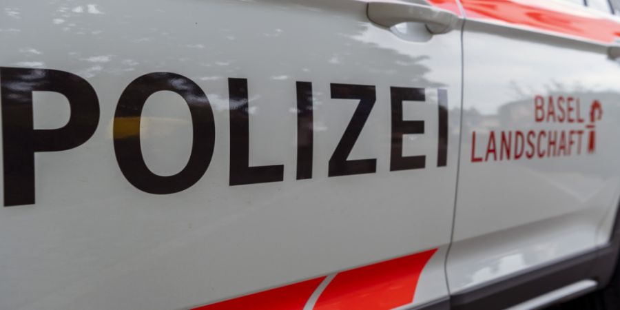 Eine 77-jährige E-Bike-Fahrerin ist am Samstagnachmittag in Laufen BL bei einer Kollision mit einem Auto schwer verletzt worden. (Archivbild)