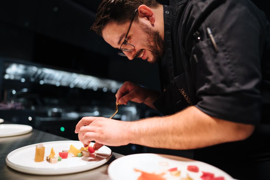 Im Gourmet-Restaurant Esplanade Saarbrücken lebt Küchenchef Silio De Fabro seine Kreativität aus. Daraus entstehen Gerichte, die himmlisch schmecken.