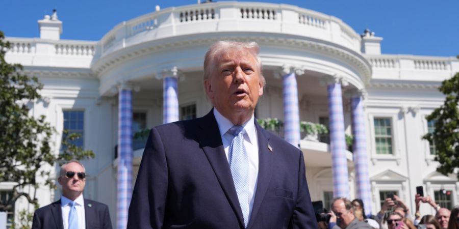 US-Präsident Donald Trump nimmt am Ostereierrollen auf dem Südrasen des Weißen Hauses teil. Foto: Alex Brandon/AP/dpa