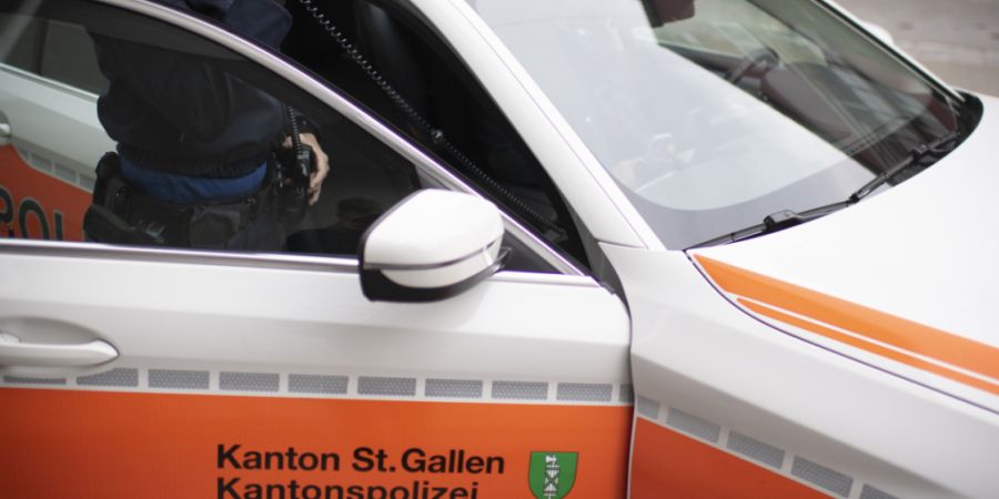 Einer Patrouille der Kantonspolizei St. Gallen gelang es, vier Autogarage-Einbrecher zu fassen. (Symbolbild)