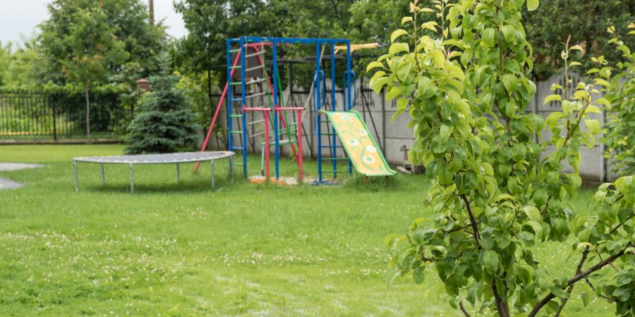 Rasen Spielplatz