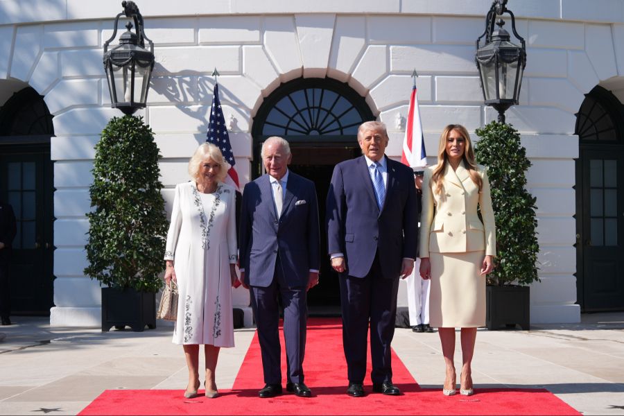Trump und Melania begrüssten Charles und Camilla.