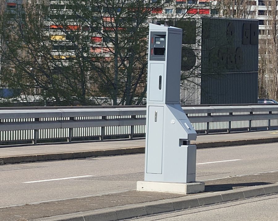 Blitzer-Attrappe Fake Nachbarn aufgestellt