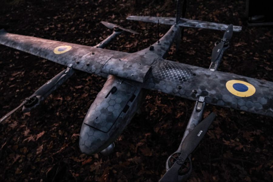 Nahe der Front in der Ostukraine wurde ein Auto von einer Drohne getroffen. (Symbolbild)