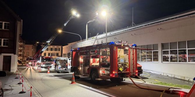 Brand in Industriegebäude