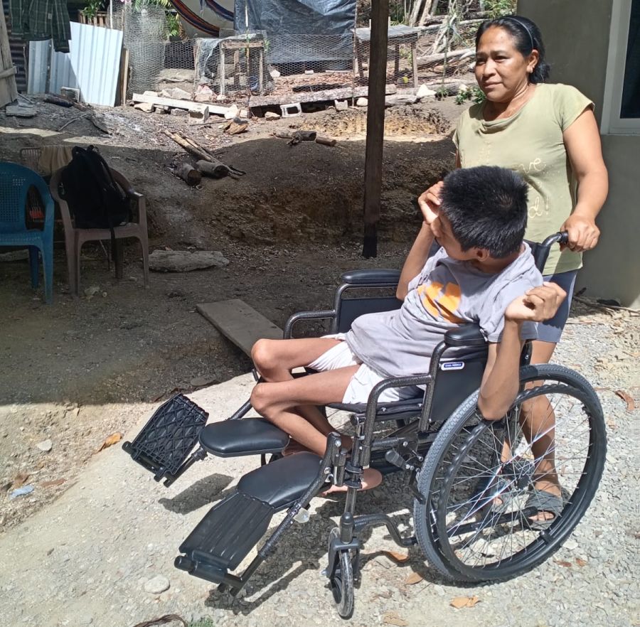 Was einst die täglichen Strapazen seiner Mutter waren, gehört dank einer Spende von miva nun der Vergangenheit an: Keynner (17) aus Guatemala kann endlich mobil sein.