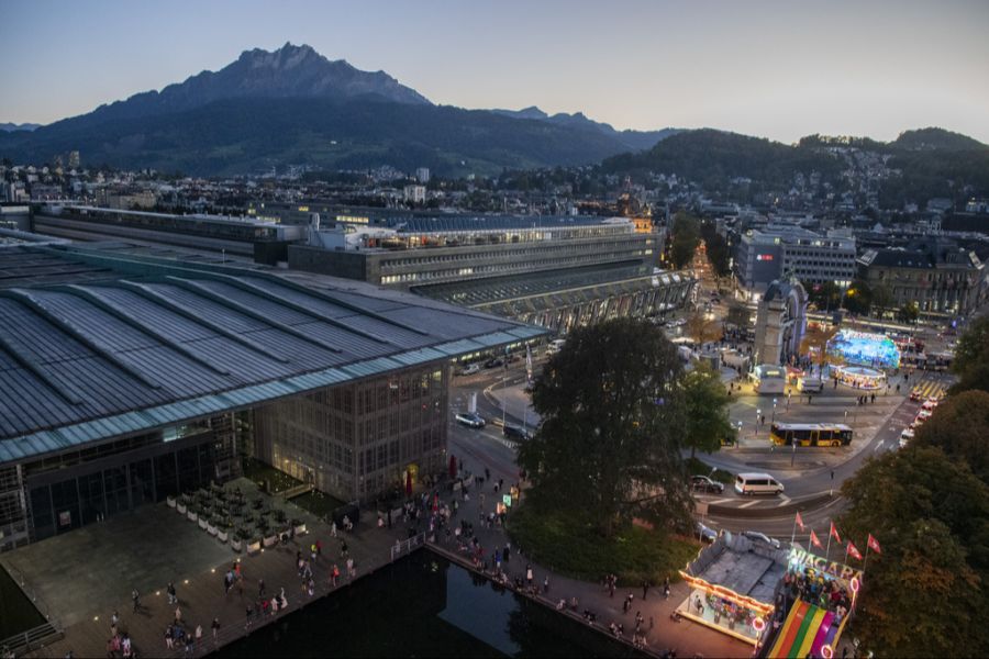 Dies weil die Route durchs Zentrum der Stadt führe. Hier im Archivbild der Bahnhofsplatz in Luzern.