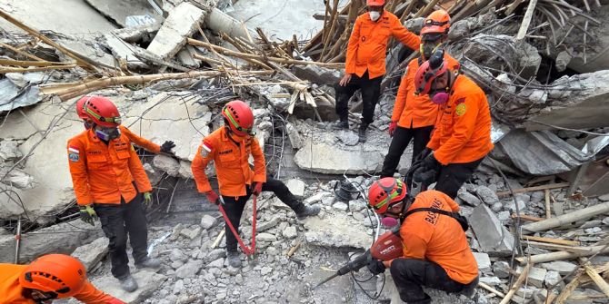 Einsturz Schule Indonesien Rettungskräfte