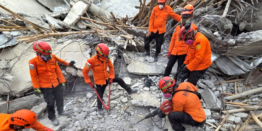 Einsturz Schule Indonesien Rettungskräfte