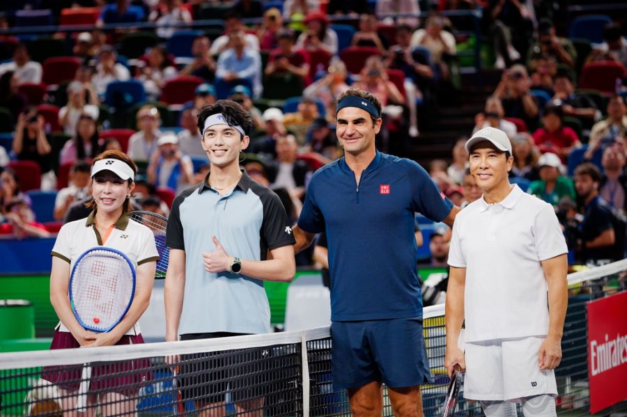 Im Rahmen des Shanghai-Masters spielte er ein Promi-Doppel mit chinesischen Stars.
