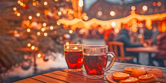 Glühwein Weihnachtsmarkt Orangenscheiben Weihnachtsbaum