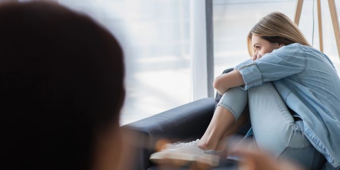 Frau, frustriert, nachdenklich, Rückzug