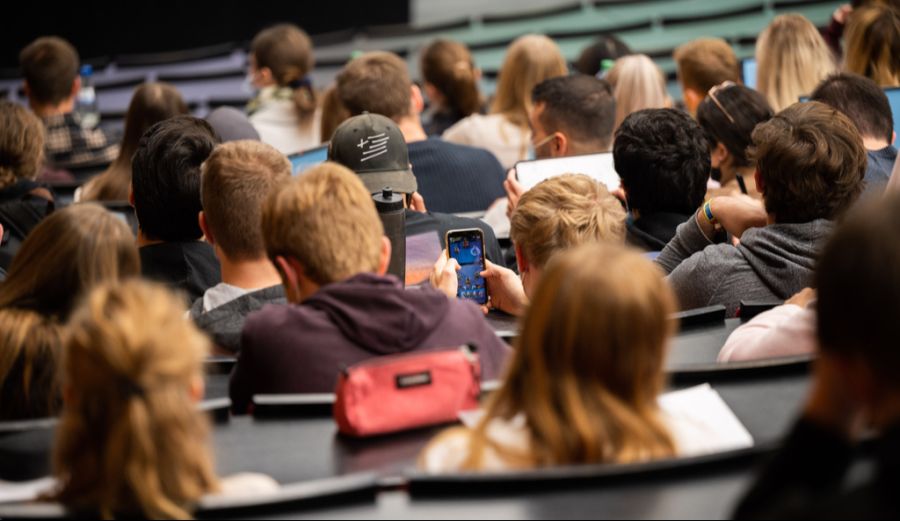 Seit 2022 erhöhte sich der Anteil der Arbeitslosen mit Hochschulabschluss auf über 34 Prozent.