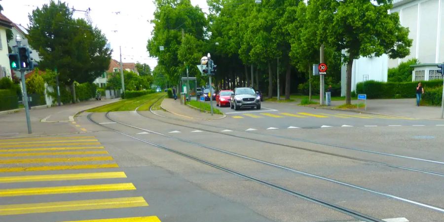 Kreuzung Laupenring/Neubadstrasse Basel