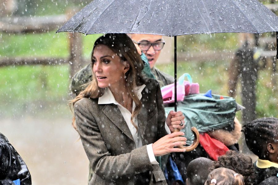 Prinzessin Kate ist auch bei Regen guter Laune.