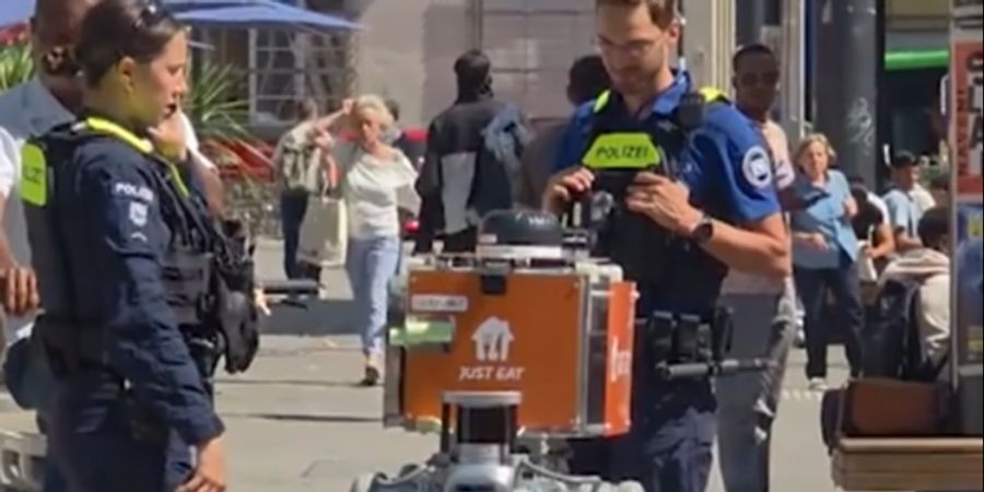 Anfangs September wurde der Roboter-Hund von der Stadtpolizei Zürich gestoppt.