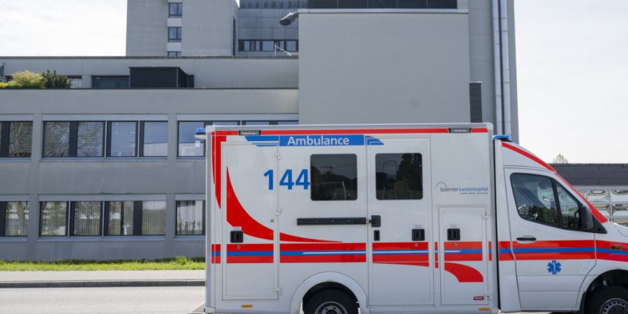 Die Angestellten des Luzerner Kantonsspitals erhalten eine Lohnerhöhung, die über der Teuerung von 0,2 Prozent liegt. (Archivaufnahme des Spitals in Sursee)