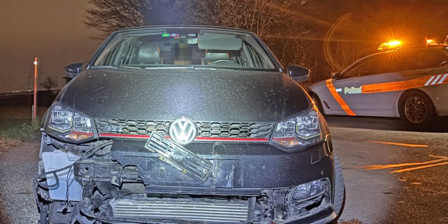 Eine Autolenkerin hat in Kreuzlingen TG einen Motorradfahrer übersehen und angefahren.