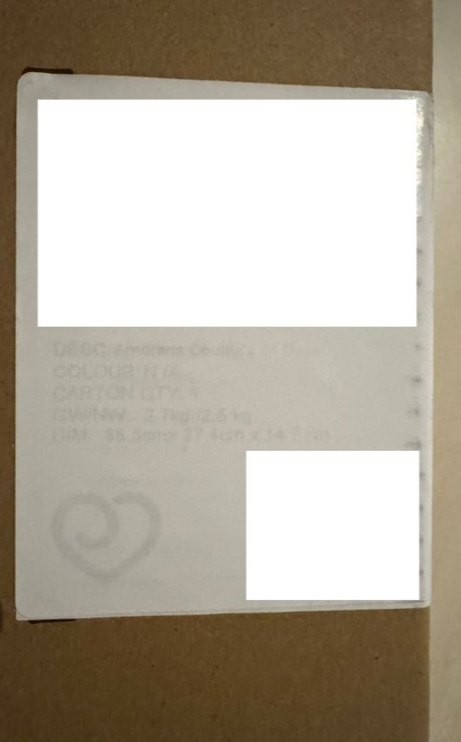 Selbst die Etikette mit Name und Logo des Lieferanten wurde zusätzlich überklebt. (Hinweis: Die Adressdaten wurden vom BärnerBär weiss überfärbt)