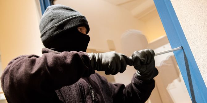 Einbrecher Einbruch Stemmeisen