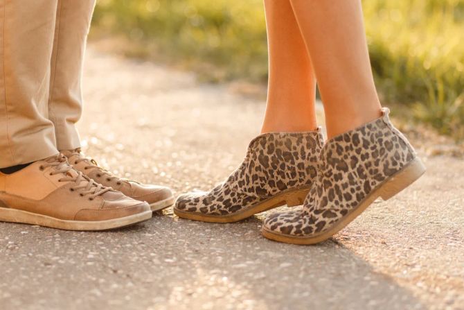 Mann, Frau, Schuhe, Beine