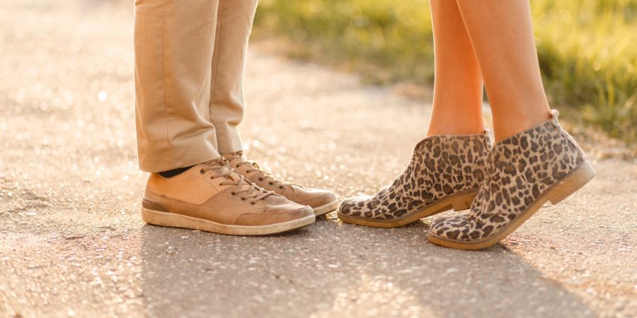 Mann, Frau, Schuhe, Beine