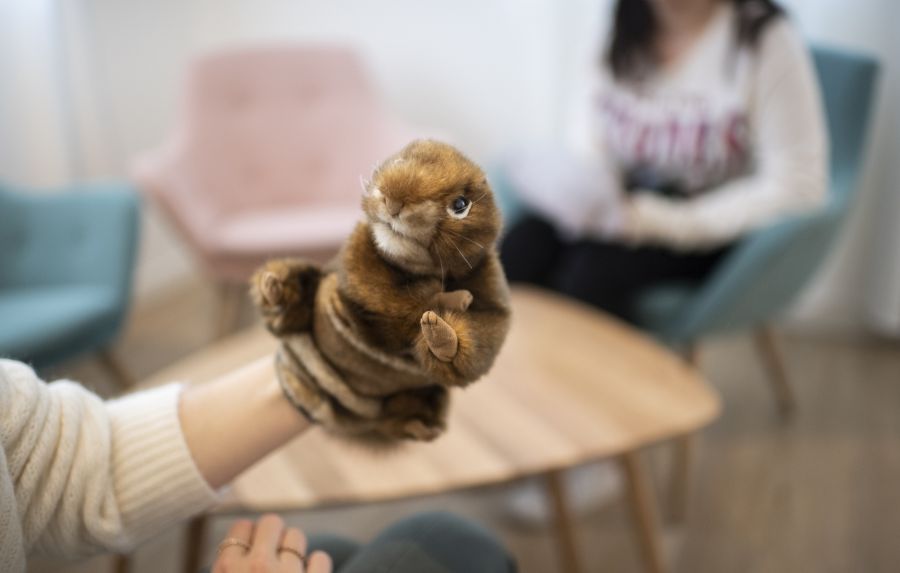 Ein KI-Chatbot löse im Ernstfall zudem keine Notfallkette aus, beispielsweise bei Suizidgefahr. (Symbolbild)