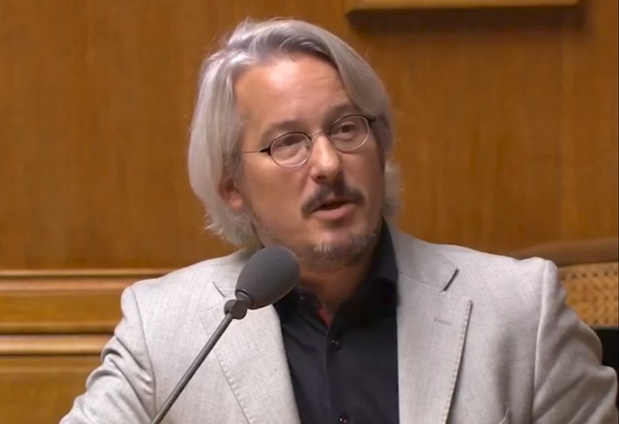 SP-Nationalrat Emmanuel Amoos wollte SVP-Nationalrat Thomas Matter eine Frage auf Französisch stellen.