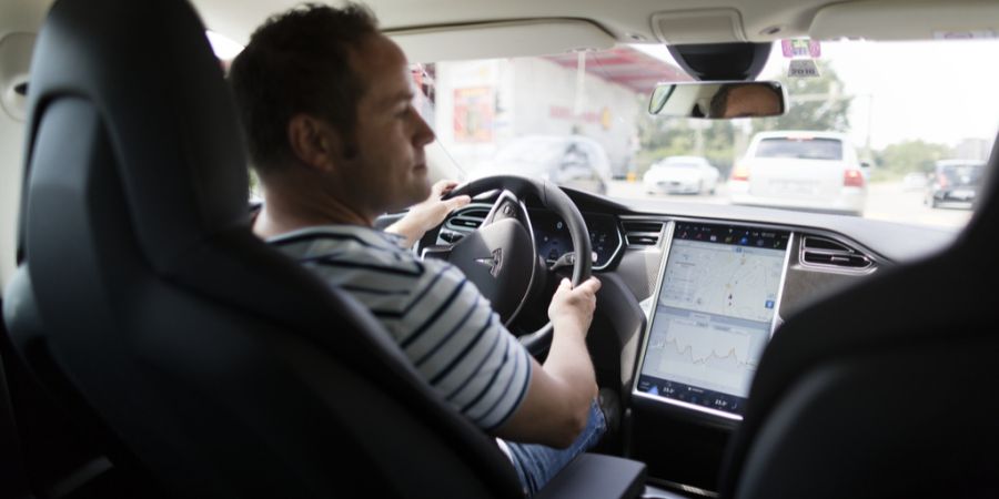 Ein eigenes Auto ist teuer. Anschaffung, Unterhalt, Versicherung – alles summiert sich.