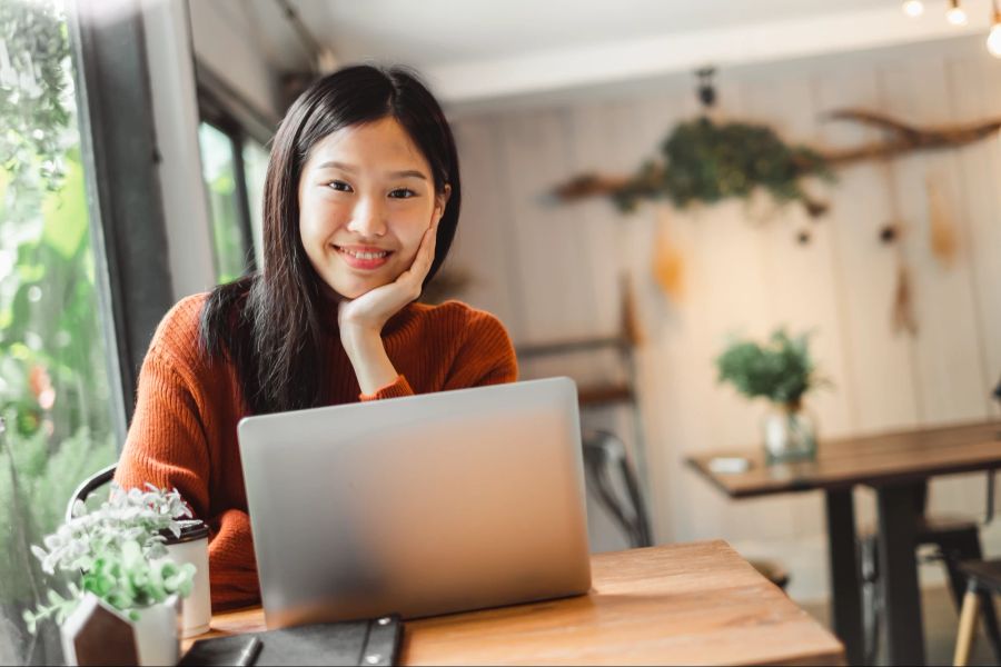 Frau, Arbeit, Laptop, glücklich