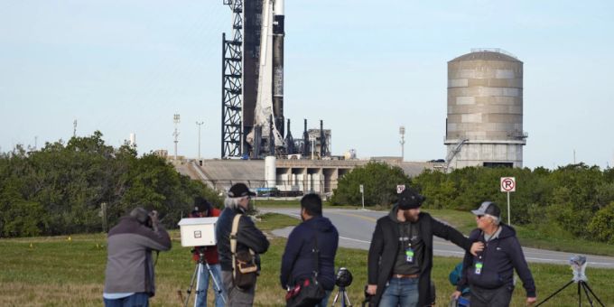 Der Start der Falcon-9-Rakete verzögert sich. Der Start der Falcon-9-Rakete verzögert sich.
