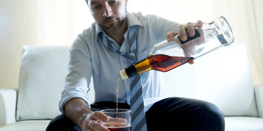 Wer häufig Alkohol konsumiert, muss mit einer Verschlechterung der Spermienqualität rechnen.