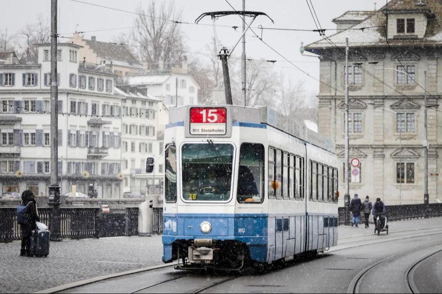 Gleichzeitig wird in der Agglomeration viel Wohnraum geschaffen und die ÖV-Verbindungen werden ausgebaut. Die Grenzen zwischen Stadt und Agglomeration verschwimmen.