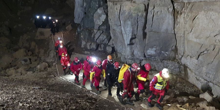 Höhle Slowenien Rettung