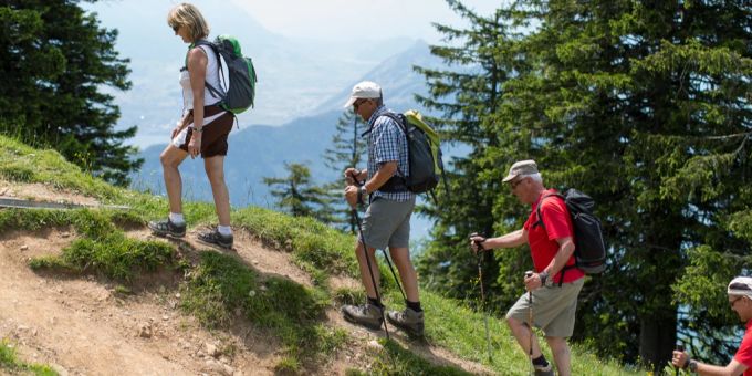 Mehr Zeit für Hobbys soll es sein – ältere Schweizerinnen und Schweizer würden gerne einer Teilzeitarbeit nachgehen. wandern symbolbild