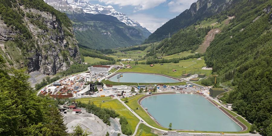 Das Pumpspeicherwerk Tierfed im Kanton Glarus während eines Ausbaus im Jahr 2015. Im Januar wurde es von einem Felssturz stark beschädigt. (Archivbild)