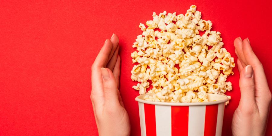 Salziges Popcorn gehört zu den Knabbereien, die Sie ohne Reue geniessen dürfen.