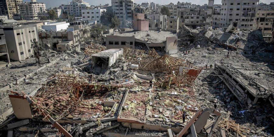 In dem von der UNRWA Mitte Oktober verlassenen Hauptquartier der UN-Organisation hat das israelische Militär eigenen Angaben nach grosse Mengen von Waffen und Sprengstoff gefunden.