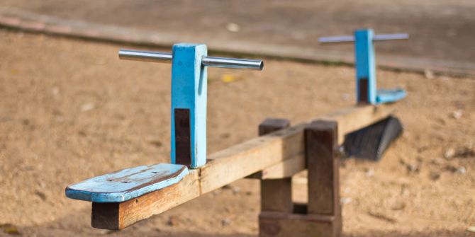 Wippe, Spielplatz, Holzwippe,